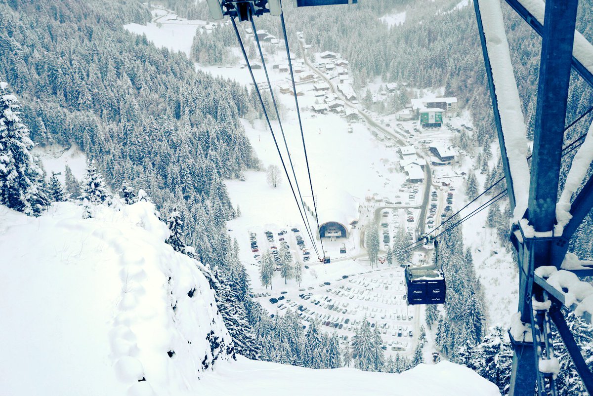 Hello <a href="/Avoriaz1800/">Avoriaz 1800</a> &amp; <a href="/Morzine/">Morzine</a> 

Another day in paradise. 

#Ski #Snowboard #Morzine #Avoriaz #Holiday #Hotel