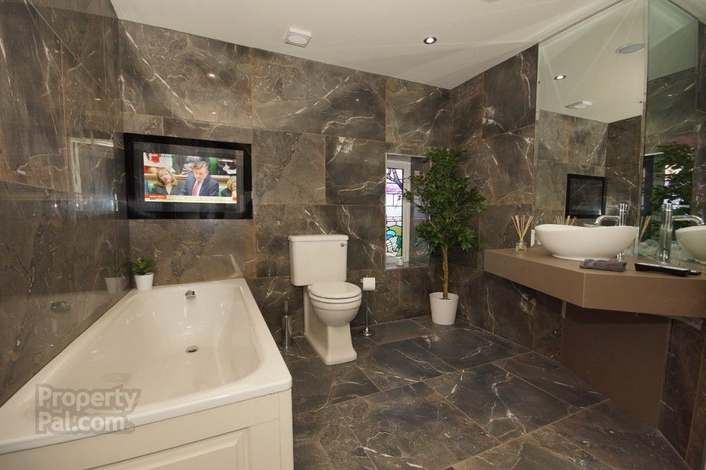 IpEstates's tweet photo. Yes! There really is a TV in both bathrooms! #dreamhome #belfasthour #ardnthdownhour #livinginBangor https://t.co/ghsLtd93Rh https://t.co/Kj52nBHcKn