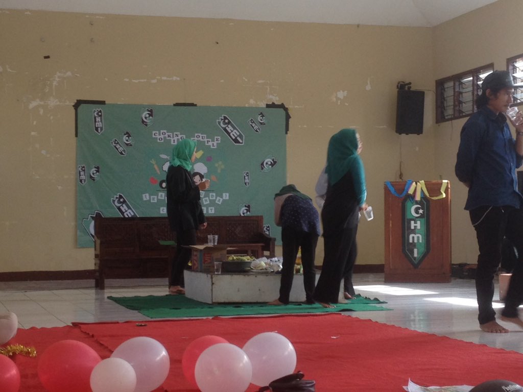 komfaksy's tweet photo. Sedang berlangsung agenda Cookin Couple Kohati Komfaksy. "Nyatanya stigma memasak bukan hanya milik perempuan" #YAKUSA https://t.co/N44b0Sh6cI