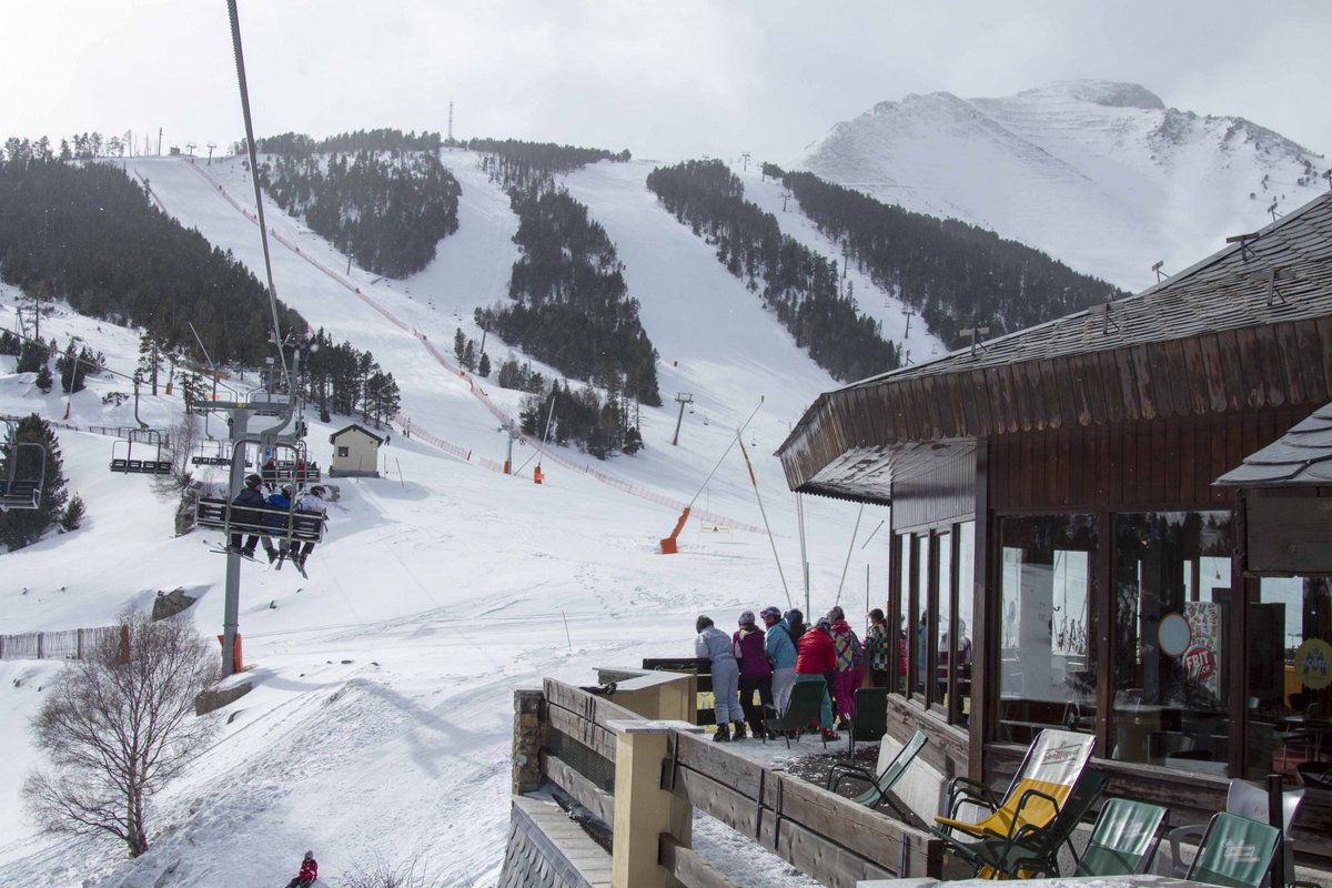 3CatInfoelTemps's tweet photo. VOLEU UN PARELL DE FORTAITS PER ESQUIAR A ESPOT @SkiPallars    
SEGUIU-NOS I REPIULEU AQUEST TUIT! https://t.co/3HPYPC1TkY