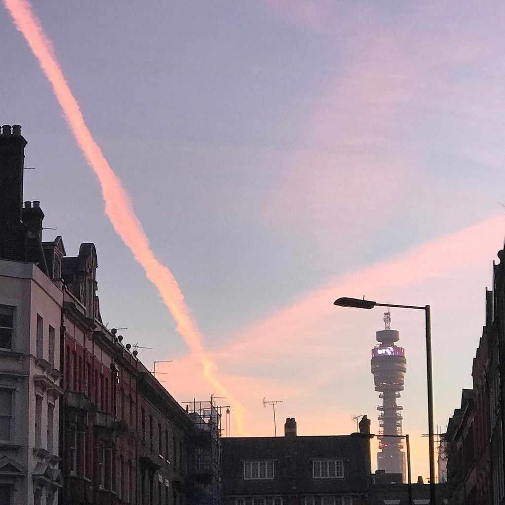 kia_hallaji's tweet photo. The #BTTower looking resplendent at 0730 this morning. #shephardswarning #london #marylebo… https://t.co/WaDpGOek57 https://t.co/vzB0m8DAi8