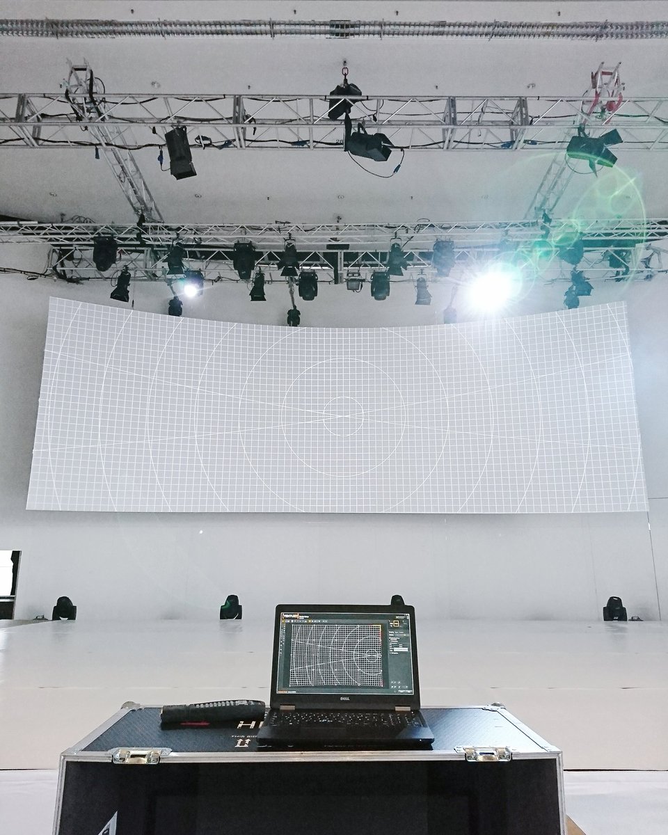 go_realtime's tweet photo. Image warping on a curved projector screen using Ventuz at the IHK Neujahrsempfang in Lübeck. #ventuz @VentuzTech @carl_event #event #vision https://t.co/50P3yqRppB