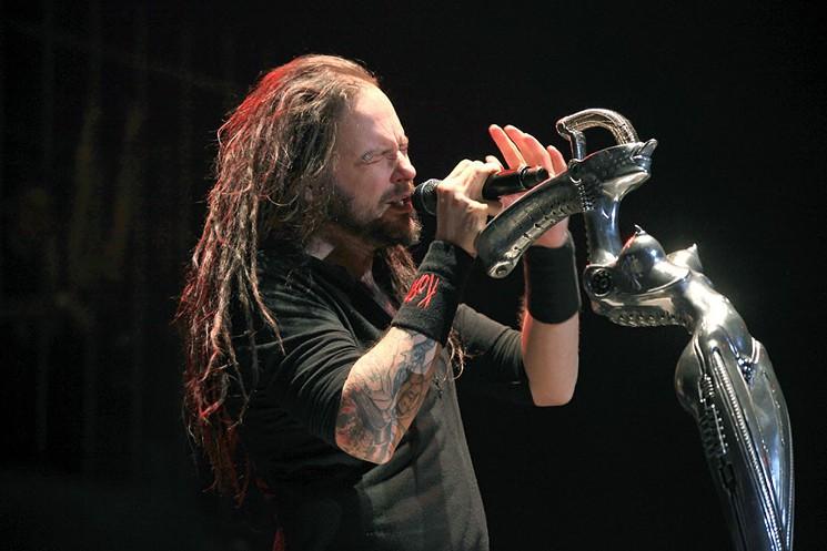 Happy 46th birthday to nu-metal pioneer and Freak On a Leash hitmaker Jonathan Davis of Korn! 