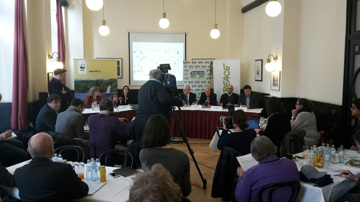 190 Unternehmen fordern mehr Engagement beim #Klimaschutz -  Dekarbonisierung der Wirtschaft bis spätestens 2050! bit.ly/2j8l06f