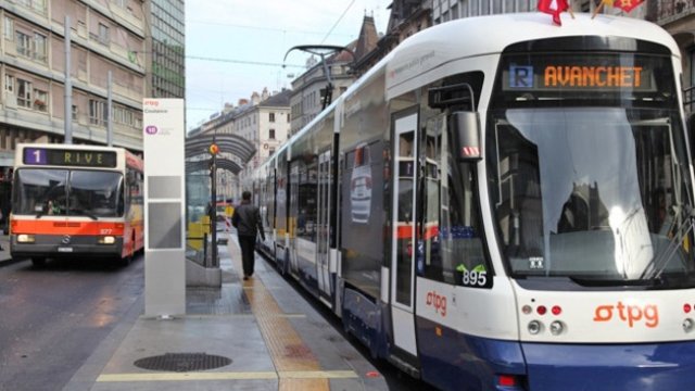 tdgch's tweet photo. Les moyens de signaler les contrôles TPG se multiplient https://t.co/UKJoG4XBOK #Genève https://t.co/IKHuAkcI1W