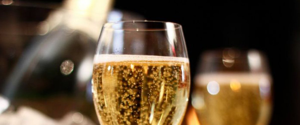 E chi l'ha detto che lo #Champagne si beve solo durante le feste... 
Scoprite questa imperdibile selezione: callmewine.com/it/vino/selezi…