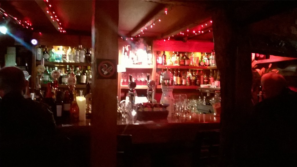 ALWAYS a good night @VaheBar friendly staff + good friends + #belgianbeer + twinkling lights 😊