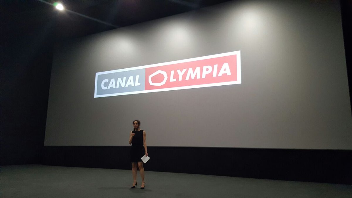 G_Thibault_Fr's tweet photo. Place au spectacle. 1ère soirée cinéma hier à #Bessengue avec #CanalOlympia @vivendi @canalplus  @CityOfDouala  #Cameroun https://t.co/d3oefhMOSu