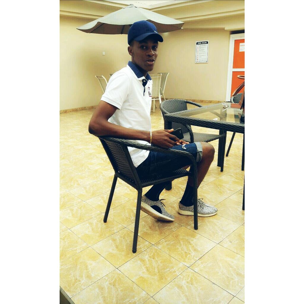 EdwardsTobenna's tweet photo. @PlanetRadioTV #therequestshow please play shele Gan Gan by Lil kesh https://t.co/HStOP39b90
