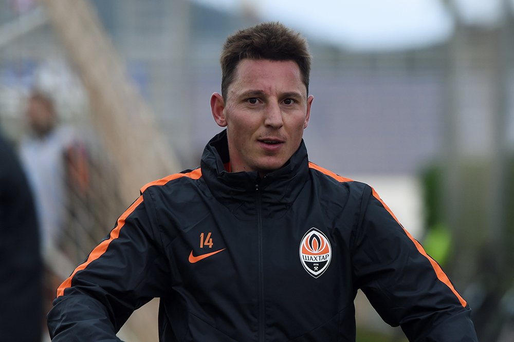 TeamMercato's tweet photo. #OFFICIEL
#Prolongation
Vasyl #Kobin (31) - Latéral international ukrainien
Club ➡️ #Shakhtar Donetsk
Nouveau contrat ➡️ Décembre 2017 https://t.co/w1c18x2pJj