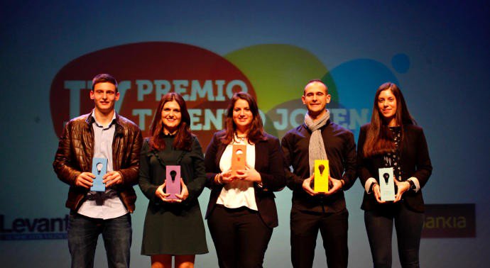 som_creem's tweet photo. Ayer nuestra CEO @Eslore91 recogió el premio #talentojovenCV en la categoría de acción social. GRACIAS por confiar en nuestro sueño #CREEM https://t.co/tqDwdSad7g