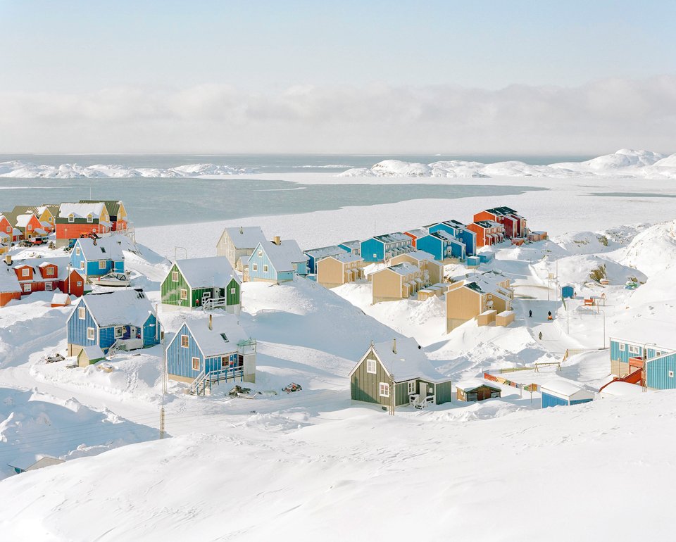 AestheticaMag's tweet photo. #fromthearchives in the midst of a white snowscape, Joël Tettamanti finds moments of captivating colour https://t.co/K7GucKgWmy https://t.co/fPcSKUEXgc
