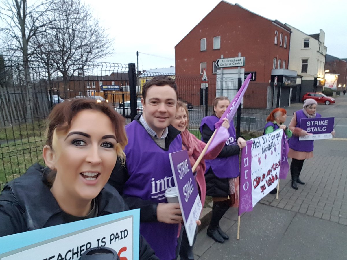 lauramisteil's tweet photo. #stailc #strike #supportTeachers https://t.co/Fr1eydYVcM