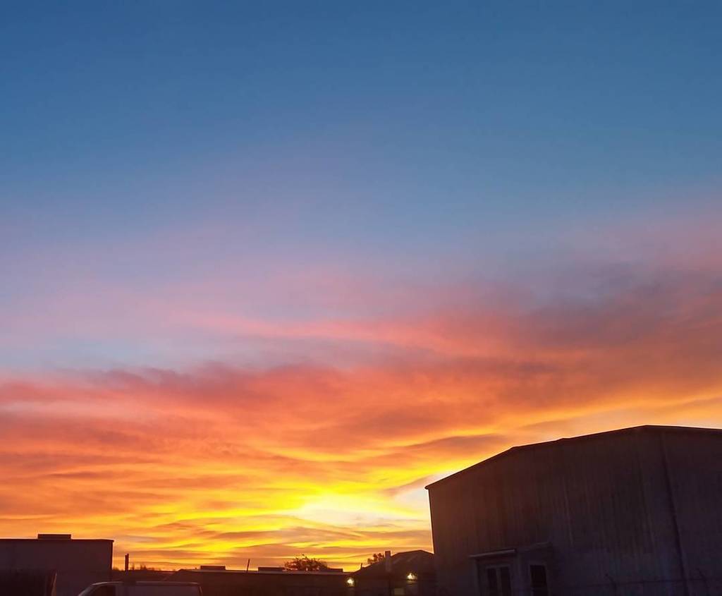 RachelMyersKW's tweet photo. Post #bootcamp sunrise!
#bcmfmovement #legday #kaylakilledme https://t.co/fHEcGVNW9H https://t.co/8ceanIuXcV