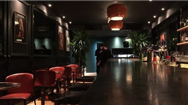 lecarnetdesbars's tweet photo. Découvre le nouveau bar marseillais qui vient d'ouvrir : La Dame Noir VII... https://t.co/Nsqmqfd7wj
#marseille #bar #bardenuit #barDJ #lcdb https://t.co/AnNaWmonLm