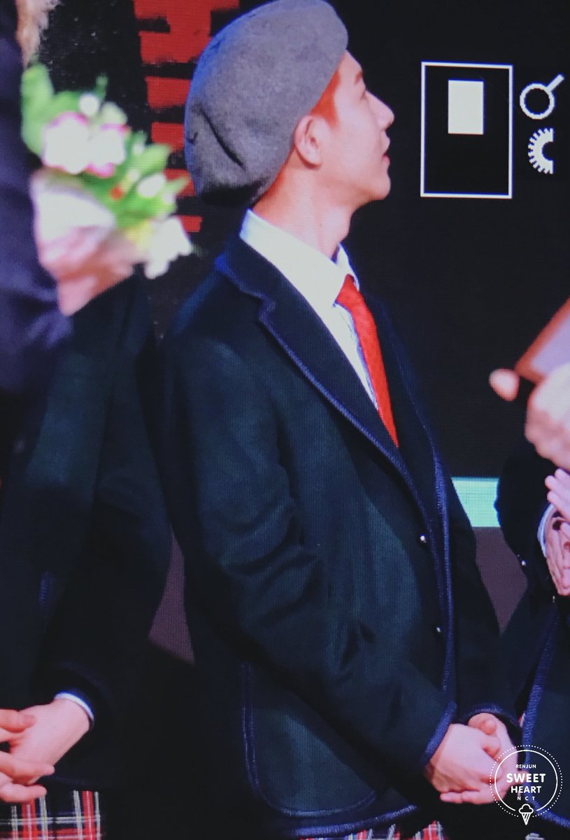 sweetheart_rj's tweet photo. 170118 퍼트 브랜드 대상 시상식 🍿
#런쥔 #RENJUN #仁俊 #NCT_DREAM https://t.co/T8KD6q40TK