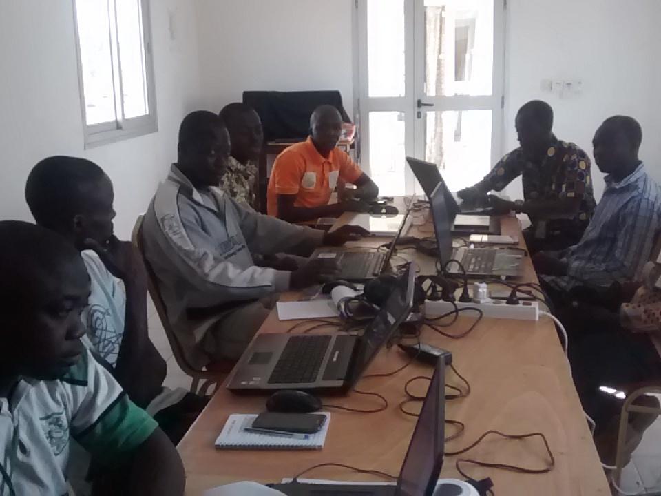 AKEAmazan's tweet photo. Discussion organisation de futurs ateliers sur #OpenStreetMap avec les agents de @ONG_Amedd cc @OSM_Ml #MapMali https://t.co/xtLeBZ63Ur