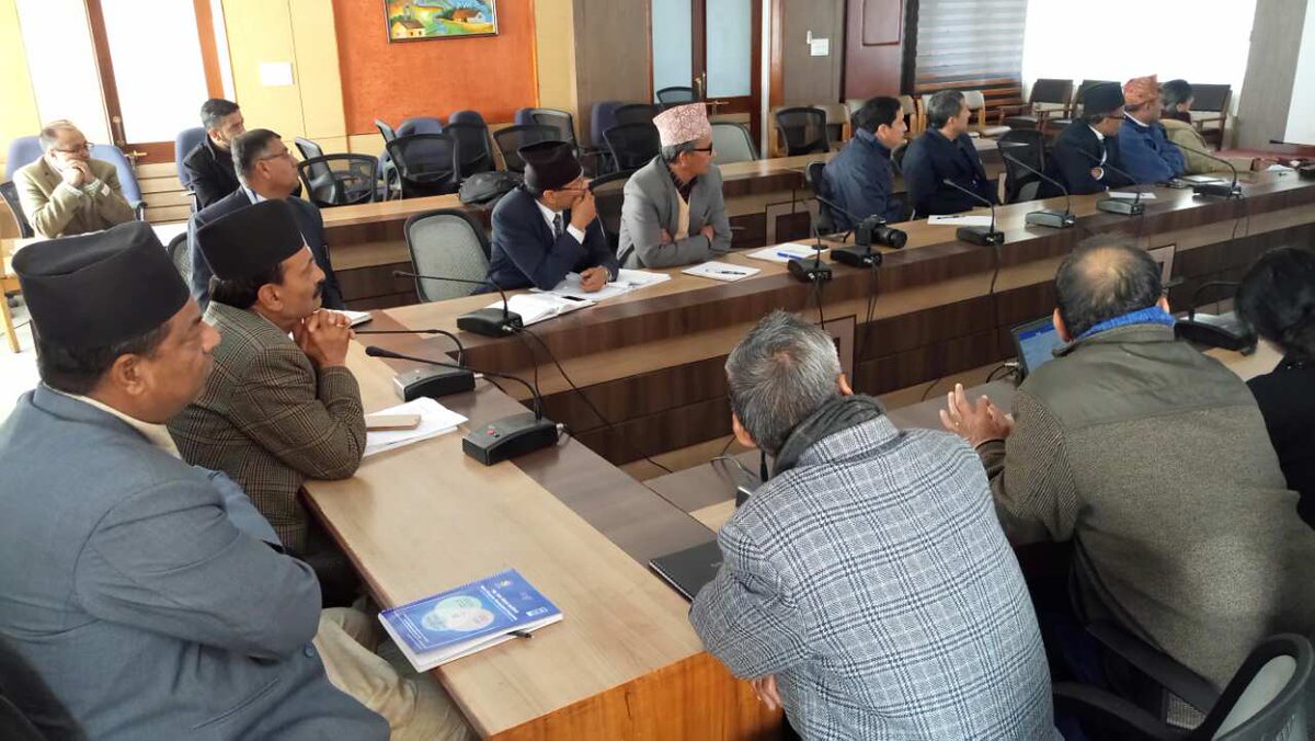 UNDPNepal's tweet image. Developers of machines 2 process #allo brief Minister of Industry &amp;amp; State Minister of Industry on designs as part of @UNDP’s #ChallengeFund