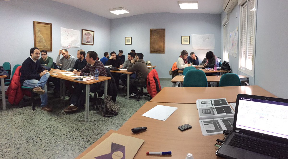 fugazzzes's tweet photo. Hoy toca exprimir toda nuestra #Creatividad en el curso de la @camaraofcordoba con @educamacho21. A darle al coco 🙇 #Formación #Taller https://t.co/8MqBCXGFZM