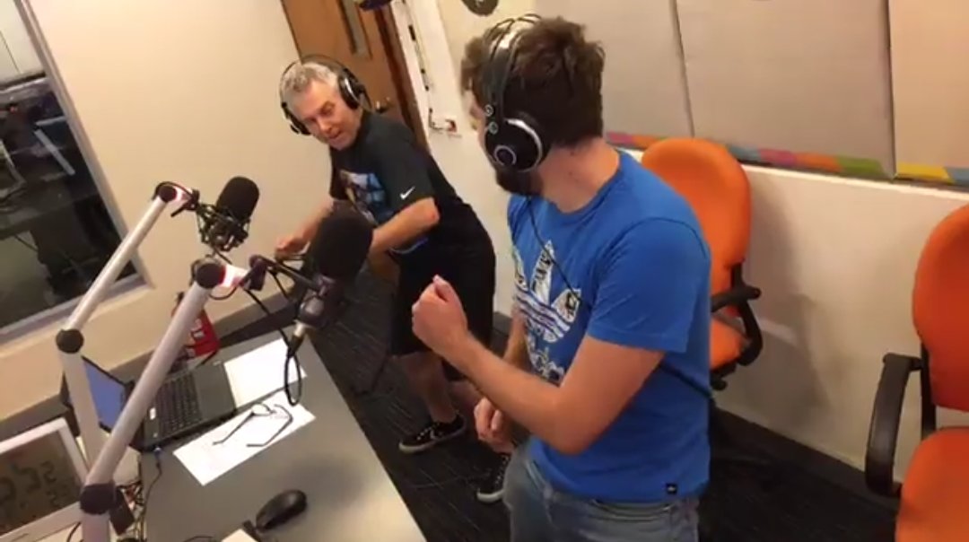 Velvetml's tweet photo. Amé este momento "bolichero"(soy más del bb,obvio #sesabe) @bbsanzo
vos, @nachobulian groso #caderin 😊 👏👏👏👏👏 #ElClubDelMoro https://t.co/48TRRdEgA5