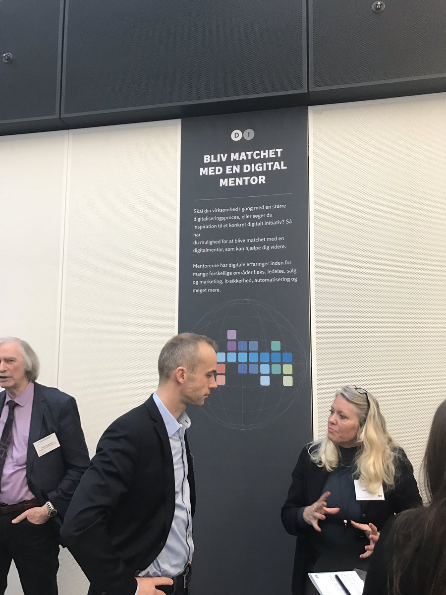 VindFremtiden's tweet photo. Konkret hjælp til digitalisering på #SMV2017. Digitalt mentorkorps og tilskud til automatisering. Kig forbi i pausen og vind femtiden. https://t.co/KYmlEGU3ba