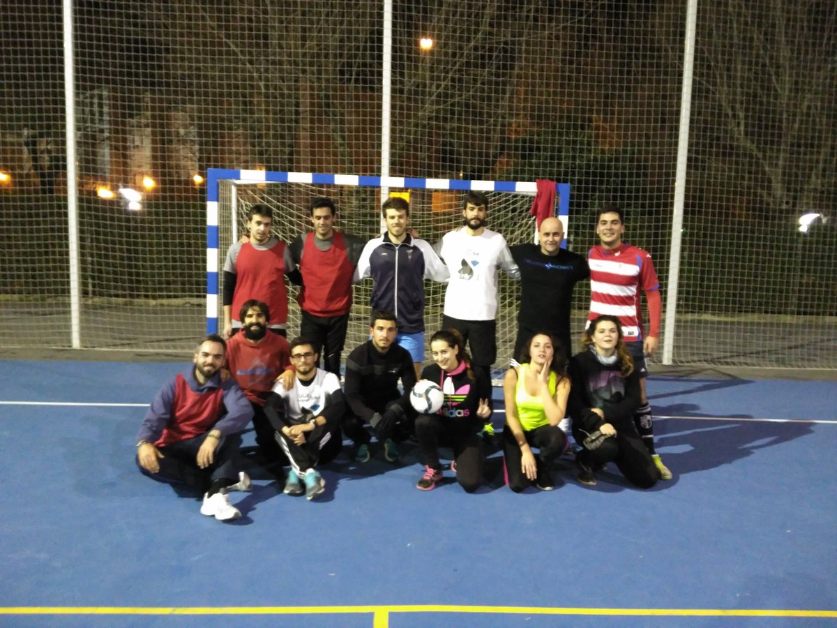 UGRemprendedora's tweet photo. Primera actividad de networking deportivo del año 🙂#YuzzUGR vs #TalentoUGR ¡Gran partido! 👏👏 https://t.co/7mrnStA4a2