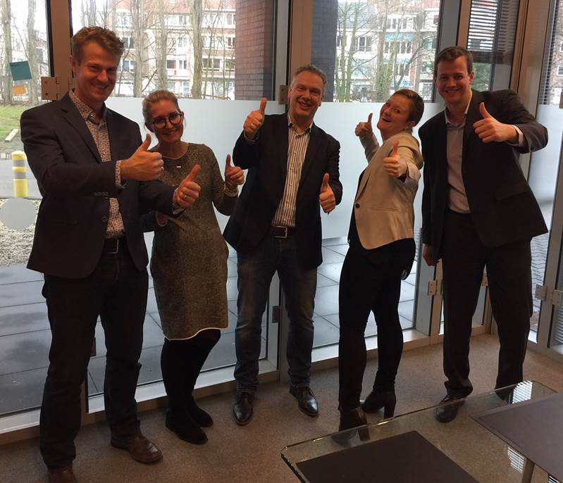 KCMSurvey's tweet photo. Wat een ontzettend leuke ontvangst bij @INGBelgie ter ere van de opstart van de #KCMonitor. Op weg naar een #klantgerichte samenwerking! https://t.co/8rIfY7MMW9