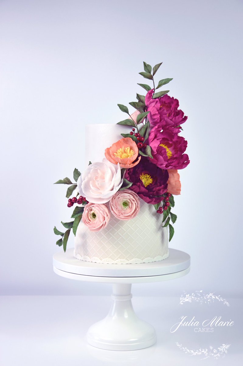 JuliaMarieCakes's tweet photo. One of my favorites from last year...made for a special 80th birthday 🎉 #birthdaycake #sugarflowers https://t.co/XZrNHzsWsT