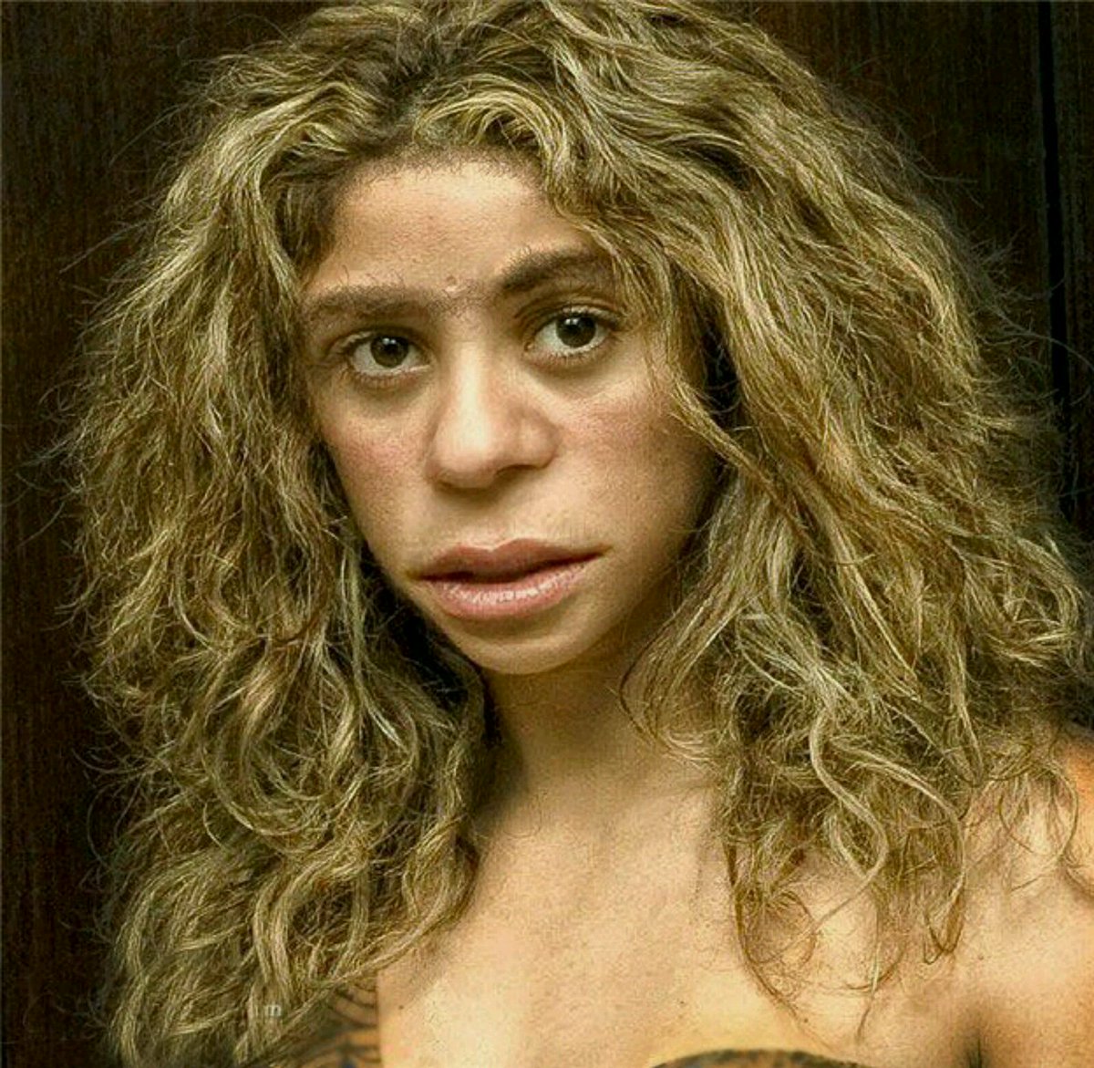aulagori's tweet photo. ¿Cómo sería Shakira si fuese Neardental? 😱 https://t.co/7nXlZR1TvE