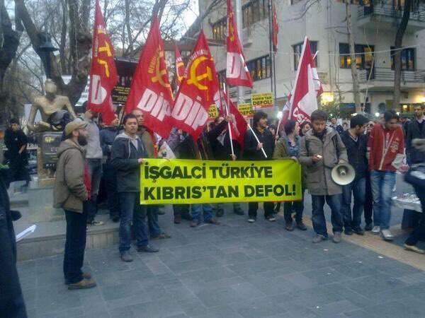 Bunlar Kıbrıslı Türkler değil Kıbrıs Barış harekatı sonrası Kıbrıs'ın zenginliklerine çöreklenmeye giden k*rt Ecevit'in,k*rtçükleri