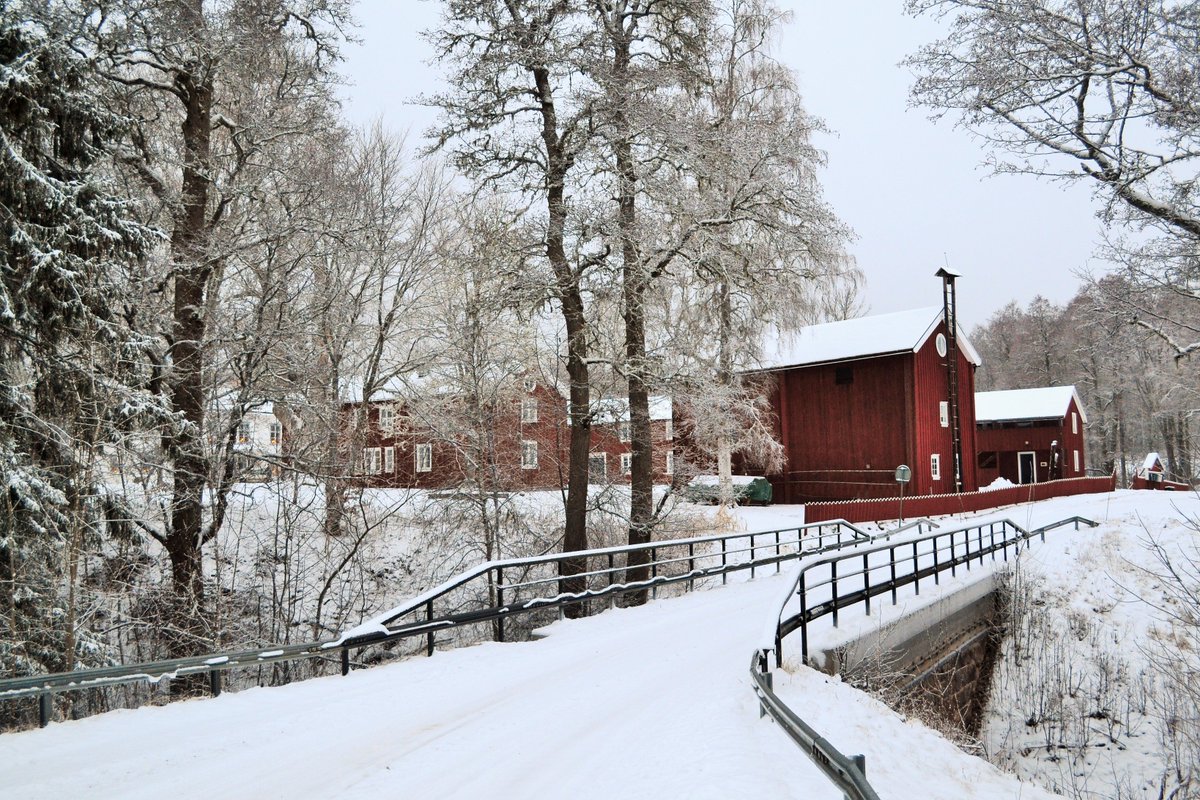 VisitMunkfors's tweet photo. Bron över Ranån vid Ransbergs Herrgård. Foto: Pia Lindén Nordström #Ransberg #Värmland https://t.co/RyCo1LWfuy