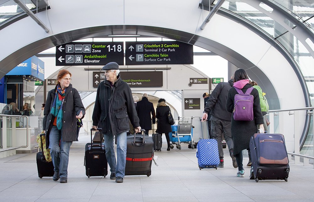 PauloRico's tweet photo. Slimme vuilnisbakken leveren kostenbesparing op voor Dublin Airport, via @IotJournaal #IoT https://t.co/pcq77Barut https://t.co/Zh4cbYbOzm