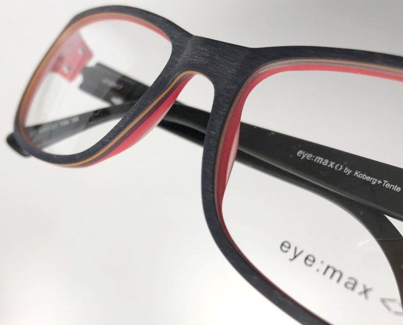 eye:max tweet media