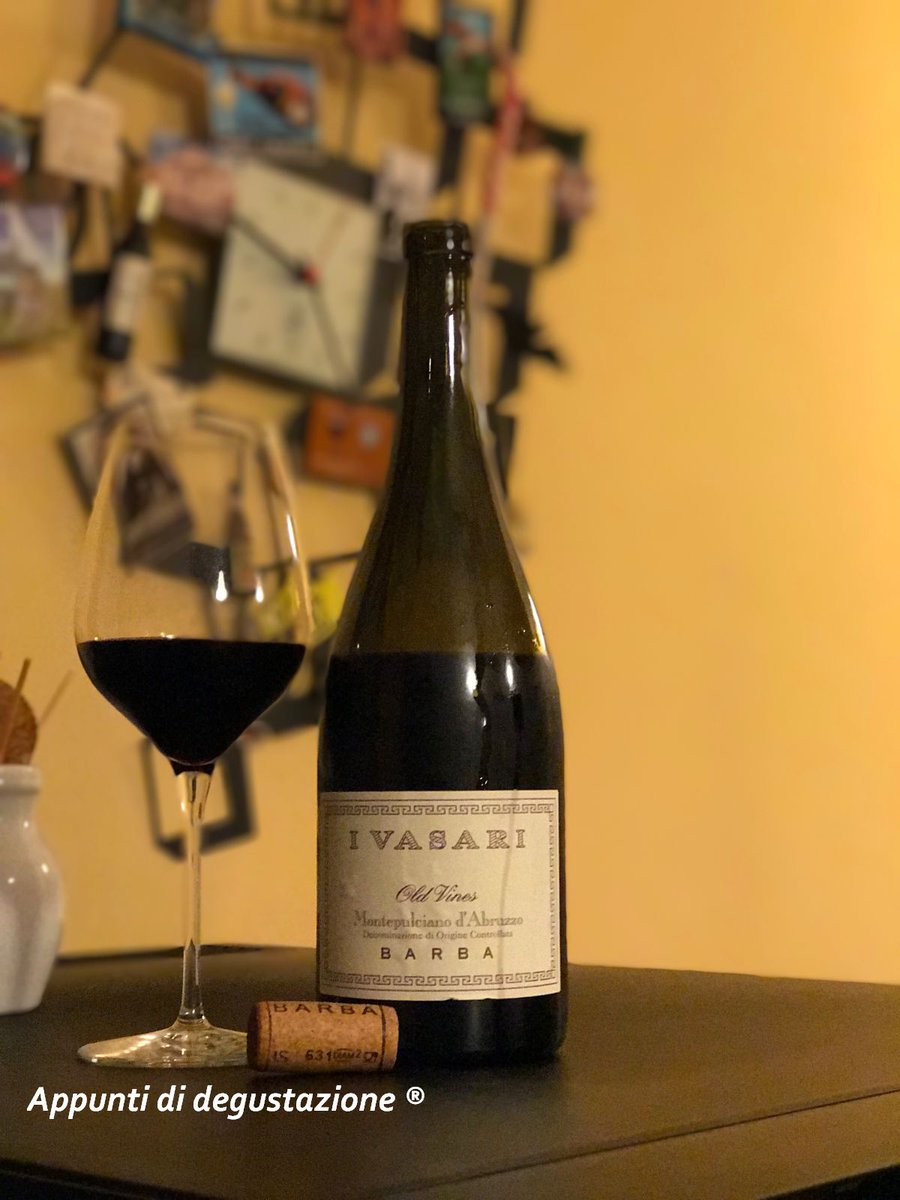 paroledivino's tweet photo. Piccola storia su un grande Montepulciano.E un po' di amarcord #acini https://t.co/68MkCir9wH @AbruzzoWineBlog @ste_conte @Winespills https://t.co/aRZifBV2Lg