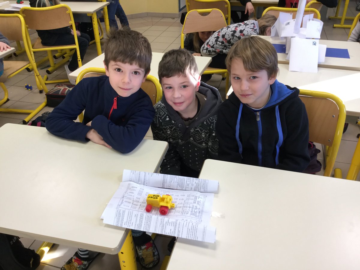 Cm1Remy's tweet photo. #forumatice #defitwit3@Tice2Vouziers 
Nous avons réussi à construire plusieurs ponts, pas si facile mais trop trop bien. https://t.co/sIEdkRJ4sK