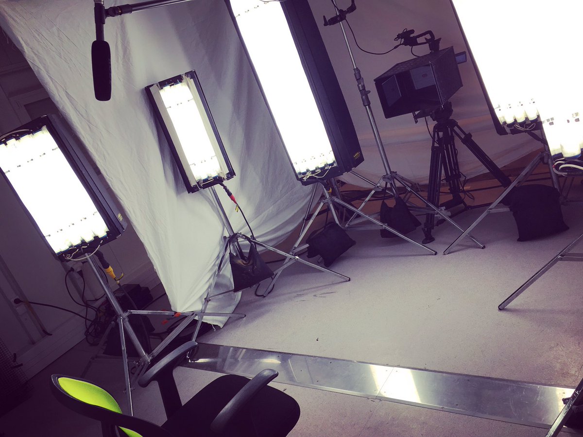 DarkEuphoria_13's tweet photo. #boiteaquestion #film #tournage #backstage #studio #video #interview #paris #Marseille #blackeuphoria #production https://t.co/0mTutmTyra