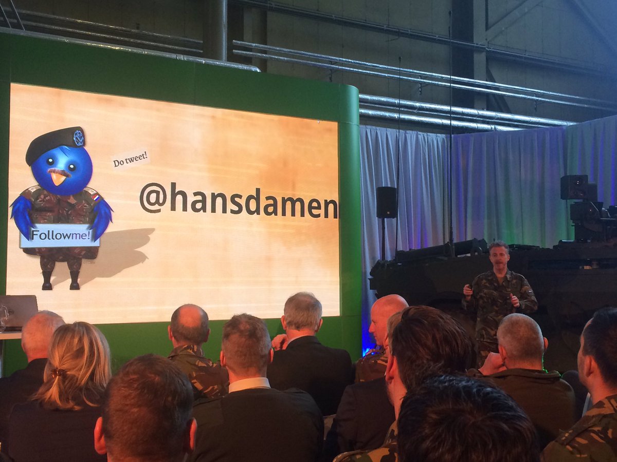kuin004's tweet photo. @hansdamen. Dank voor je super interessante presentatie! Fijn ook dat ik even met je mannen op de foto mocht 😊. https://t.co/kMqDlJuL6a