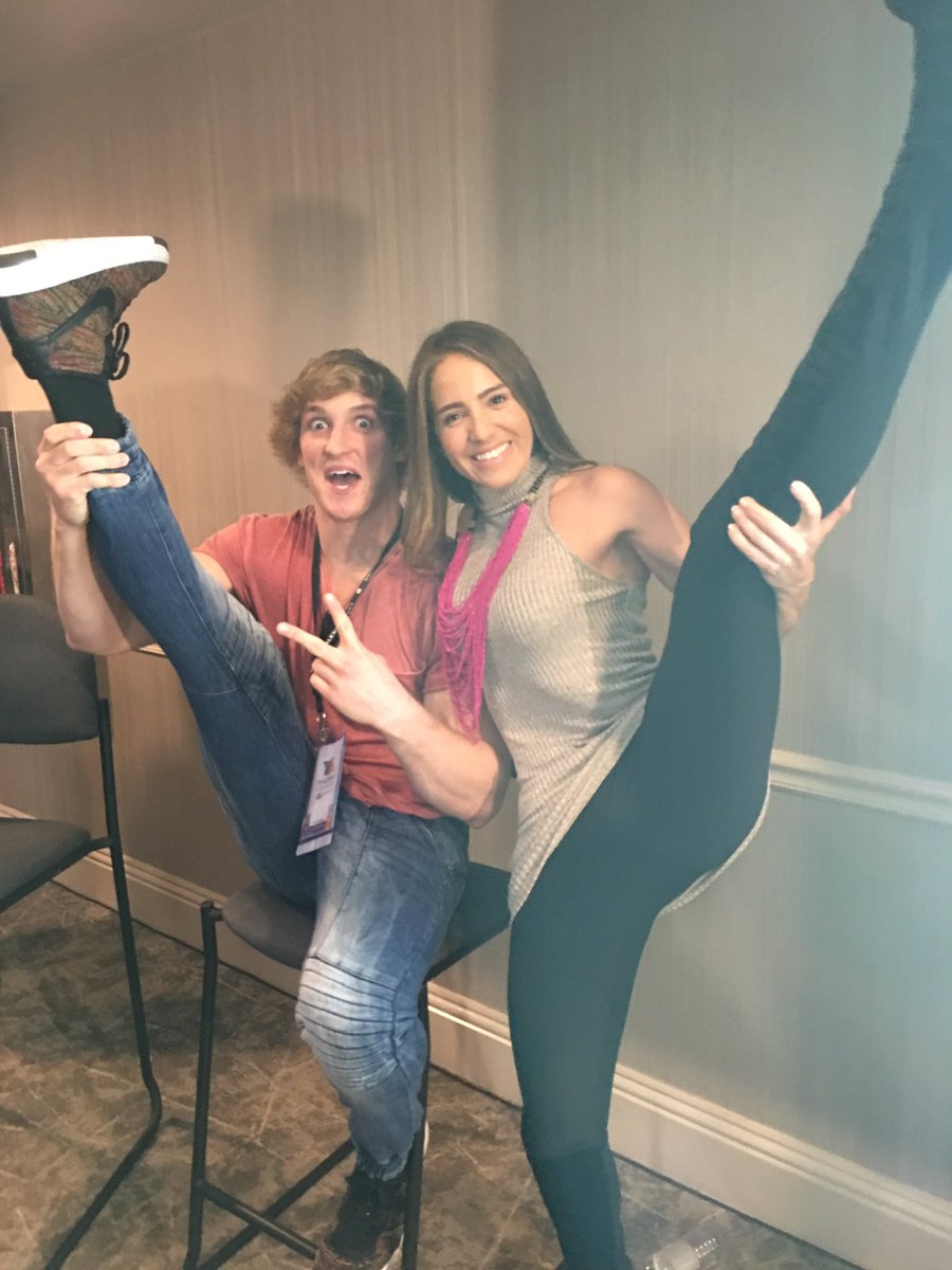 AndreaMinski's tweet photo. Flexibility skills @LoganPaul @AndreaMinski #loganpaul #mujerbalance #influencer https://t.co/DVcxuhoKao