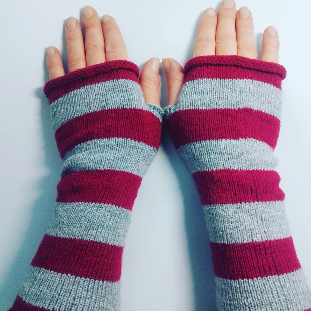 weerabbitjack's tweet photo. Fingerless knitted stripe slouch gloves https://t.co/vHrYS8hWOO #fingerlessgloves #knitting #stripes #wristwarmers #winterfashion #handmade https://t.co/ilhPLkGiWi