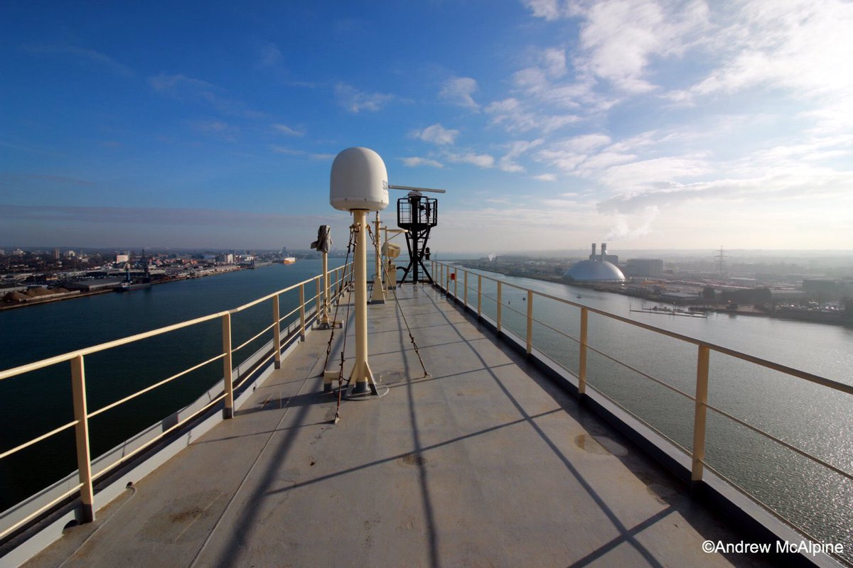 Maritimegeek's tweet photo. No better way view @DPWorldSouthamp &amp; @ABPSouthampton then from 65m up on the bridge of @MaerskLine #EdithMaersk @abports21 #maritime https://t.co/TZMbTC4ITe