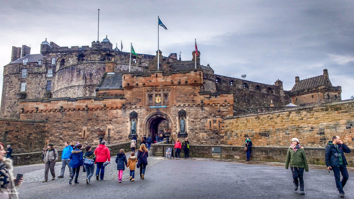 ScoTraveloholic's tweet photo. **#Edinburgh Castle Survival Guide** https://t.co/GmzdQlCk20 **
 #Scotland #CastlesTrail  #LPpathfinders https://t.co/i60rNdGVAc