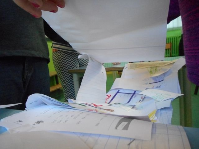classe_jaune's tweet photo. Avec les tables bien plus espacées!Apparition de la nécessité de solidifier et des parapets de sécurité... #forumatice #defitwit3 https://t.co/owzq9eqtiT