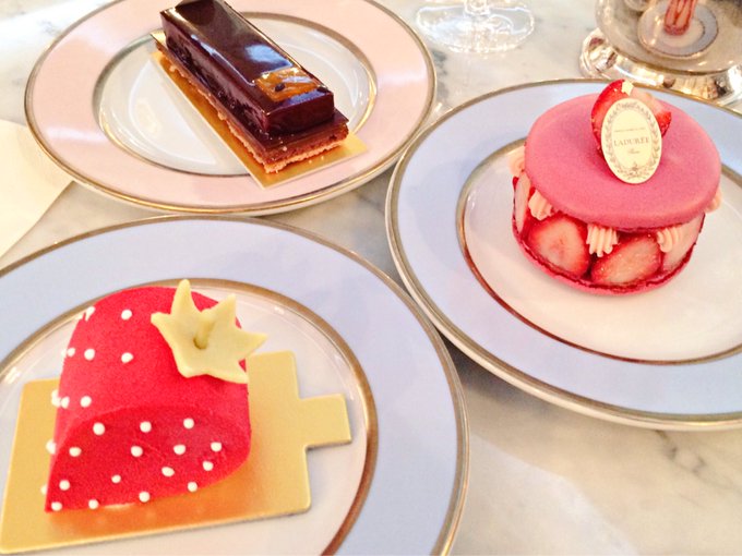 Laduree ラデュレ のマカロンが可愛すぎる マカロンの値段は アフタヌーンティーは銀座か青山 Sweetsvillage スイーツビレッジ