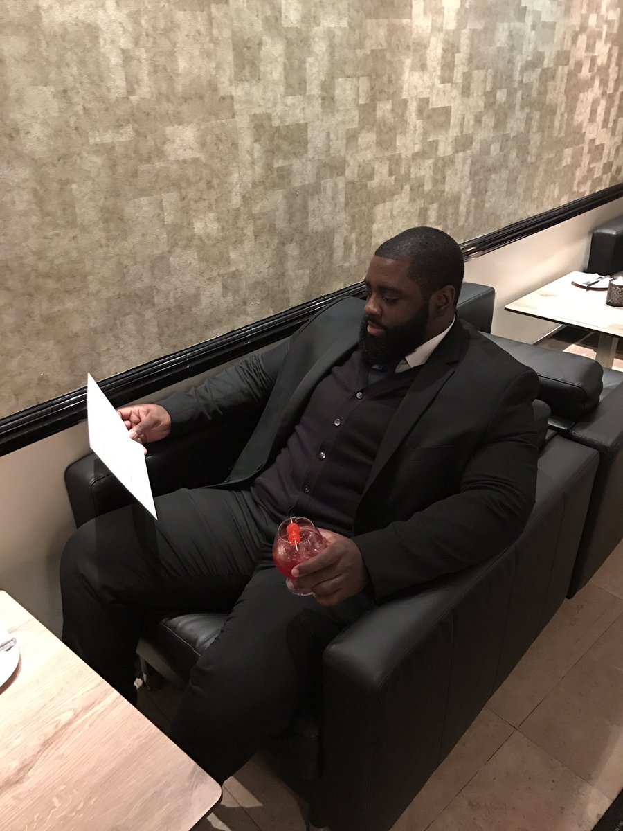 alcazarlounge's tweet photo. #styleoftheday #menwithclass #classydapper #menslaw #gq #mensfashion #mensfashionpost #beardgang #blackmenwithstyle #classy #suit #boss https://t.co/jgxLHdfY1z