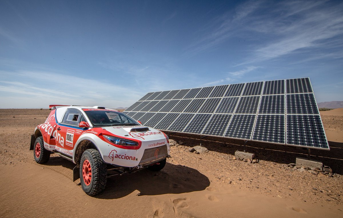 UNFCCC's tweet image. This cool electric car is first vehicle to finish Dakar rally without burning a drop of fuel bit.ly/2jYTIz9 @ACCIONA_EN
