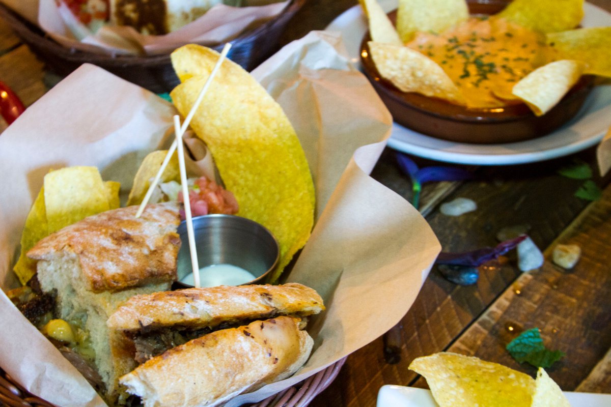 slowmex's tweet photo. Seguro que no encontrarás nada mejor que nuestras deliciosas tortas 😍😋 ¡Pásate a probarlas! #slowmex #malasaña #Madrid #Foodie #Food https://t.co/sIY0BZcclv