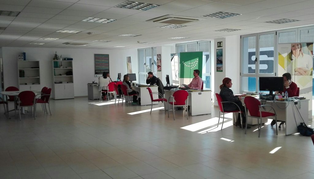 La Junta ayudará a los #emprendedores a mejorar sus estrategias de #comunicación con el método Pecha Kucha. bit.ly/2jn6Fno