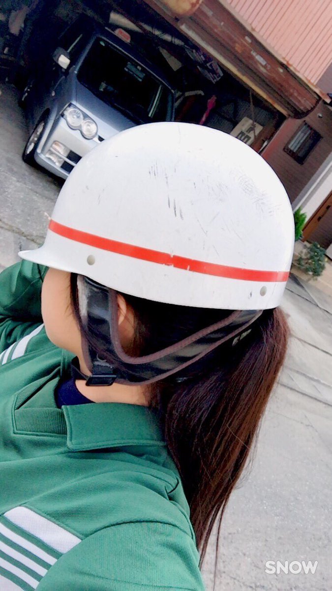 chi_ami_'s tweet photo. みんなこれがうちらの最後のヘルメット姿です

今日も１日ご安全に👷⛑ https://t.co/XUXd7fKn1G