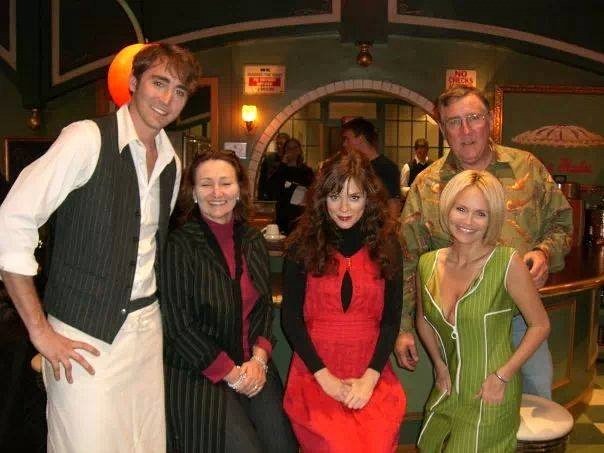 Susmita_Shahnaz's tweet photo. Happy #Nednesday 😃✨
#PapaPace #MamaPace & #BabyPace on the set of #PushingDaisies w/ #AnnaFriel & #KristinChenoweth 🌼💖
#LeePace ❤
#LoveLee ❤ https://t.co/E2E9NNuxBZ