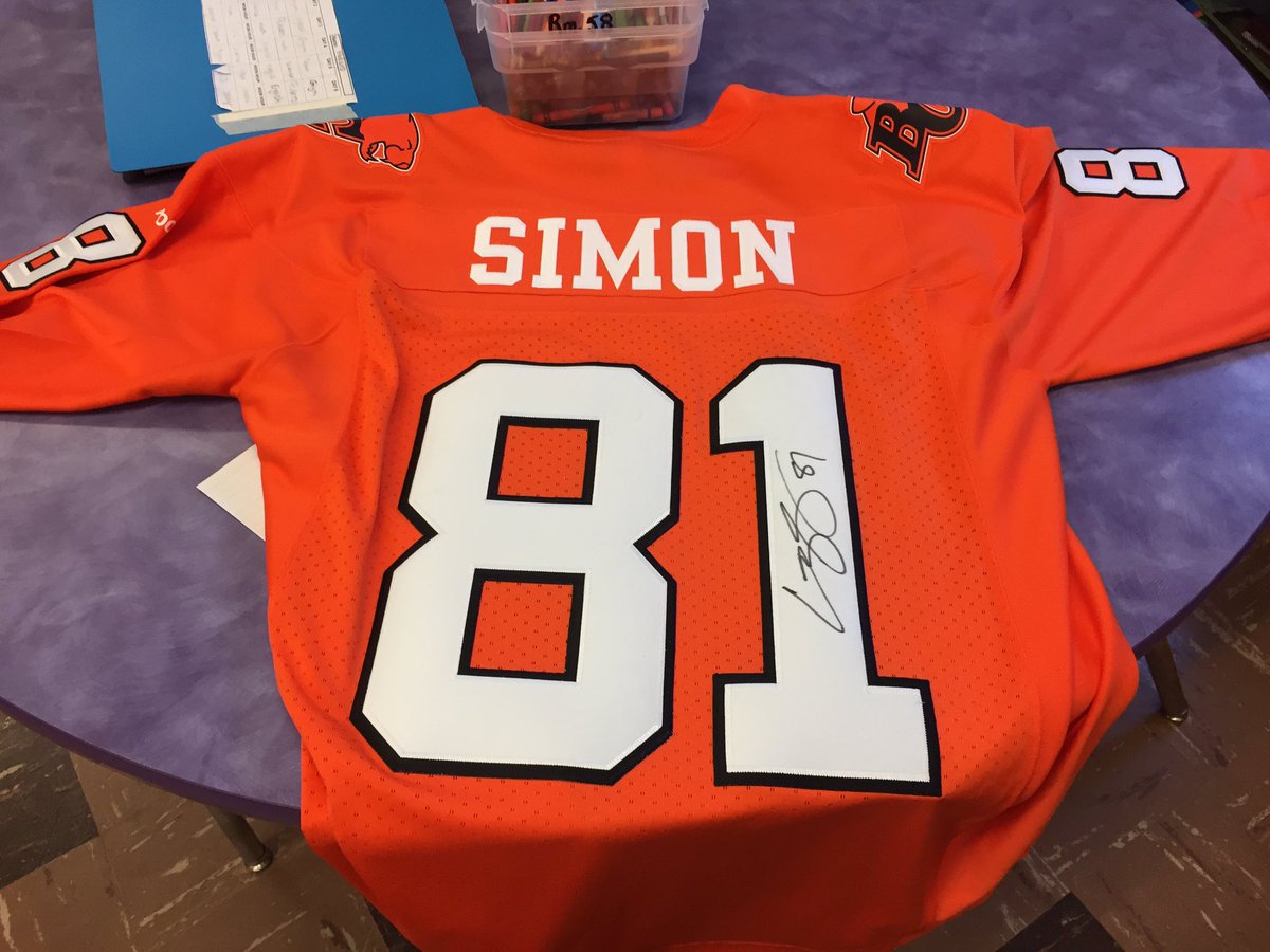 TheRealSlimDugy's tweet photo. Look what I got from the G.O.A.T @geroysimon finally picked one up. @BCLions #roaryoulionsroar #GOAT #geroy #superman #hof #cfl https://t.co/IozdKEZwr2